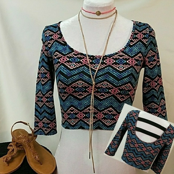 Charlotte Russe Tops - CHARLOTTE RUSSE Tribal pattern crop top